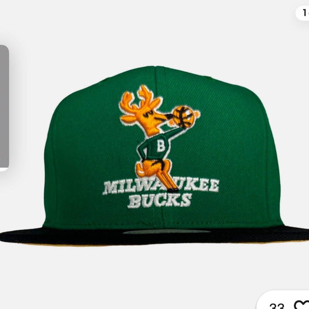 NWOT Mitchell Ness Milwaukee Bucks hat